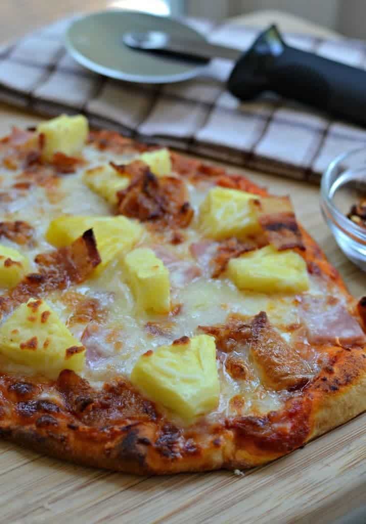 Mouthwatering Easy Hawaiian Pizza