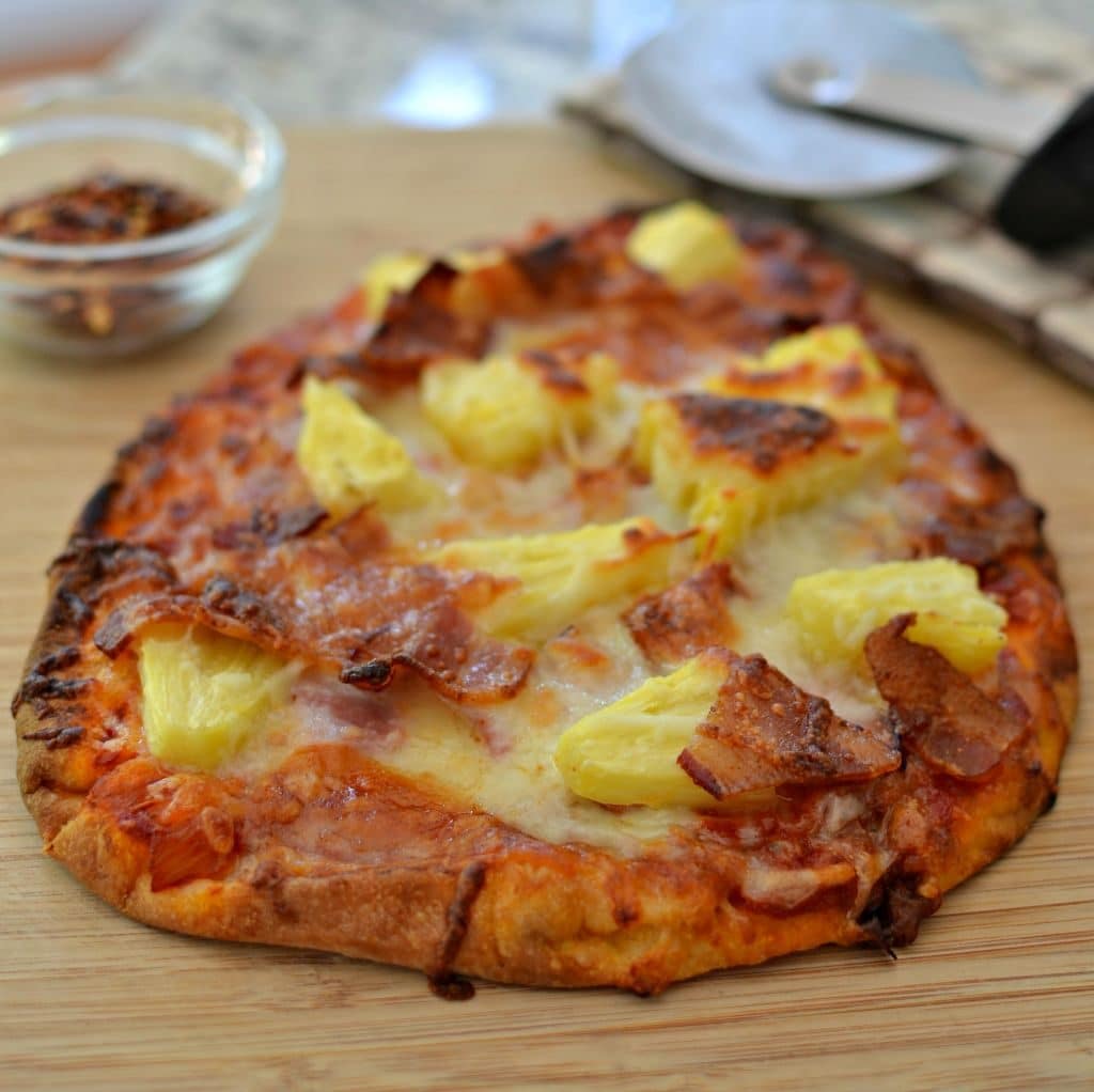 Mouthwatering Easy Hawaiian Pizza