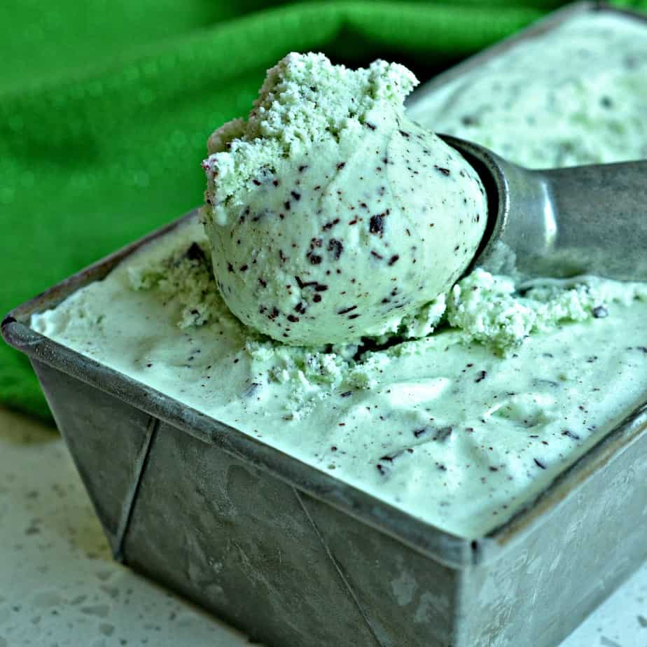 How do you make mint chocolate chip ice cream