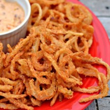 Onion Straws with Chipotle Pepper Aioli.-image