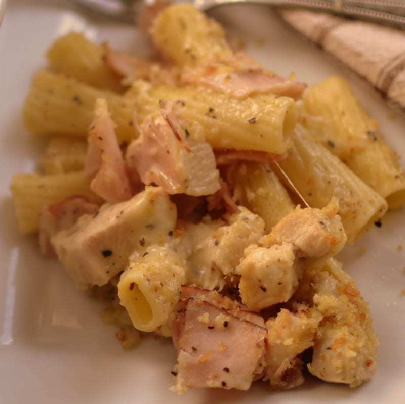 chicken-cordon-bleu-pasta-casserole-small-town-woman