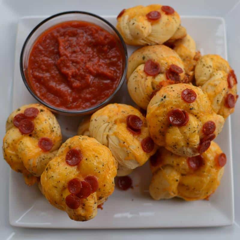 Easy Pepperoni Cheddar Garlic Knots Small Town Woman