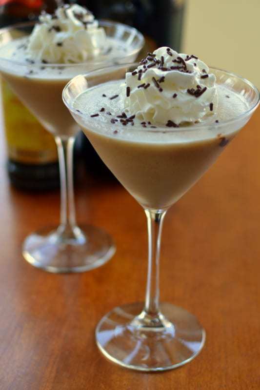 Five Minute Frozen Mudslide Cocktails | Small Town Woman