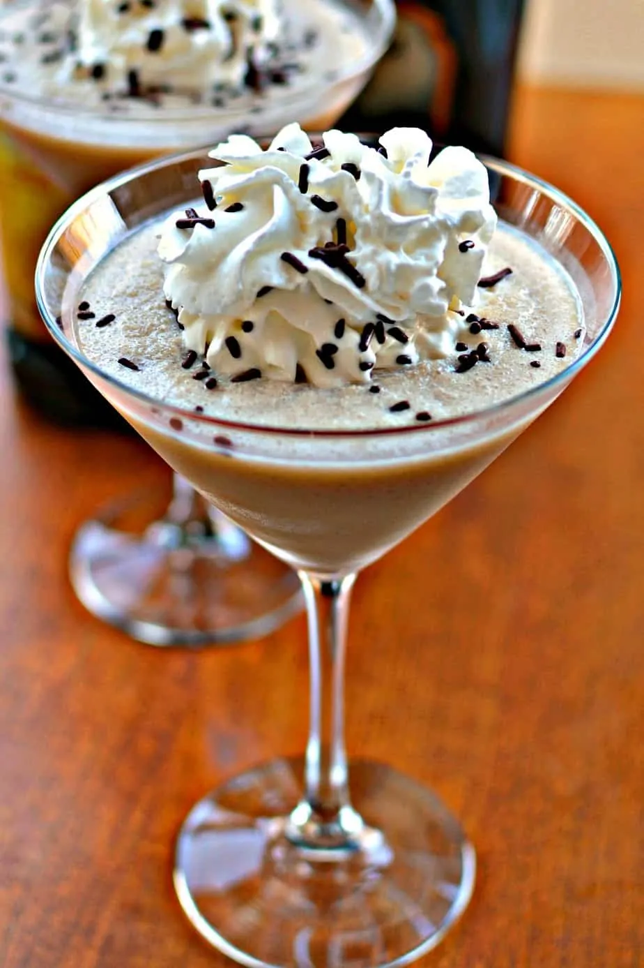 With a handful of ingredients and five minutes this delicious Frozen Mudslide Drink can be all yours.