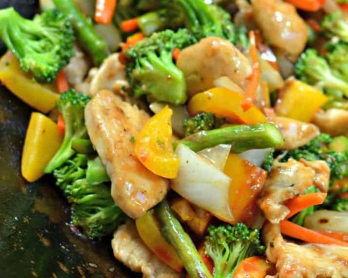 Easy Basic Chicken Stir Fry - Small Town Woman