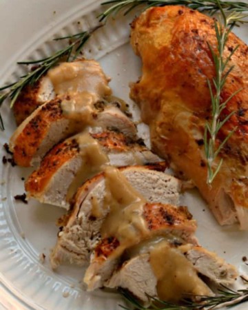 Delicious and Easy Slow Cooker Turkey Breast