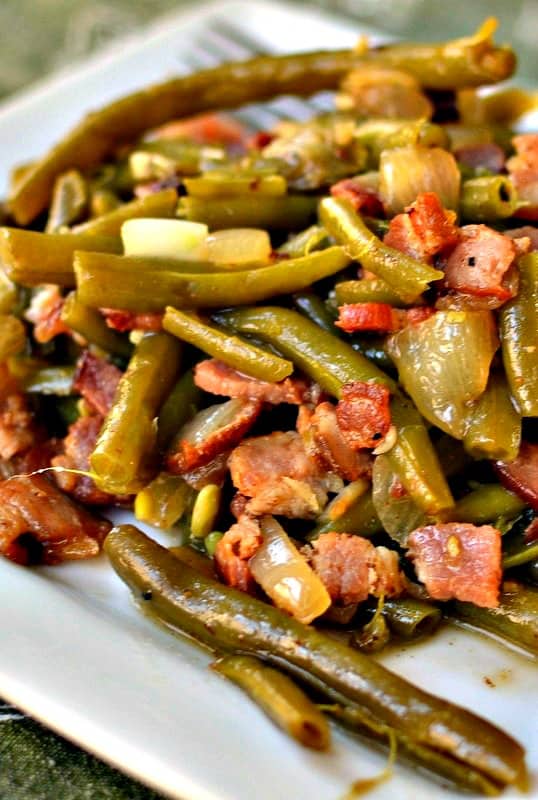 https://www.smalltownwoman.com/wp-content/uploads/2018/10/Easy-Southern-Style-Green-Beans-5-4.jpg