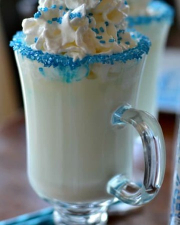 White Hot Chocolate (The Perfect Sweet Treat for Those Chilly Days)