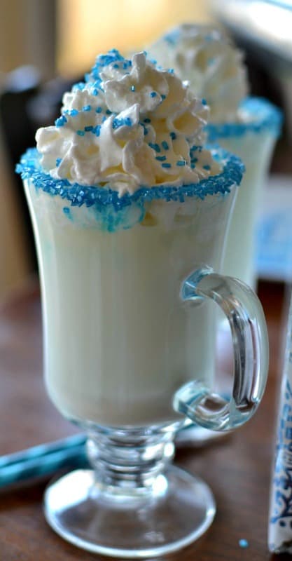 White Hot Chocolate (The Perfect Sweet Treat for Those Chilly Days)