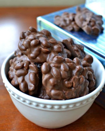 Crockpot Chocolate Peanut Clusters