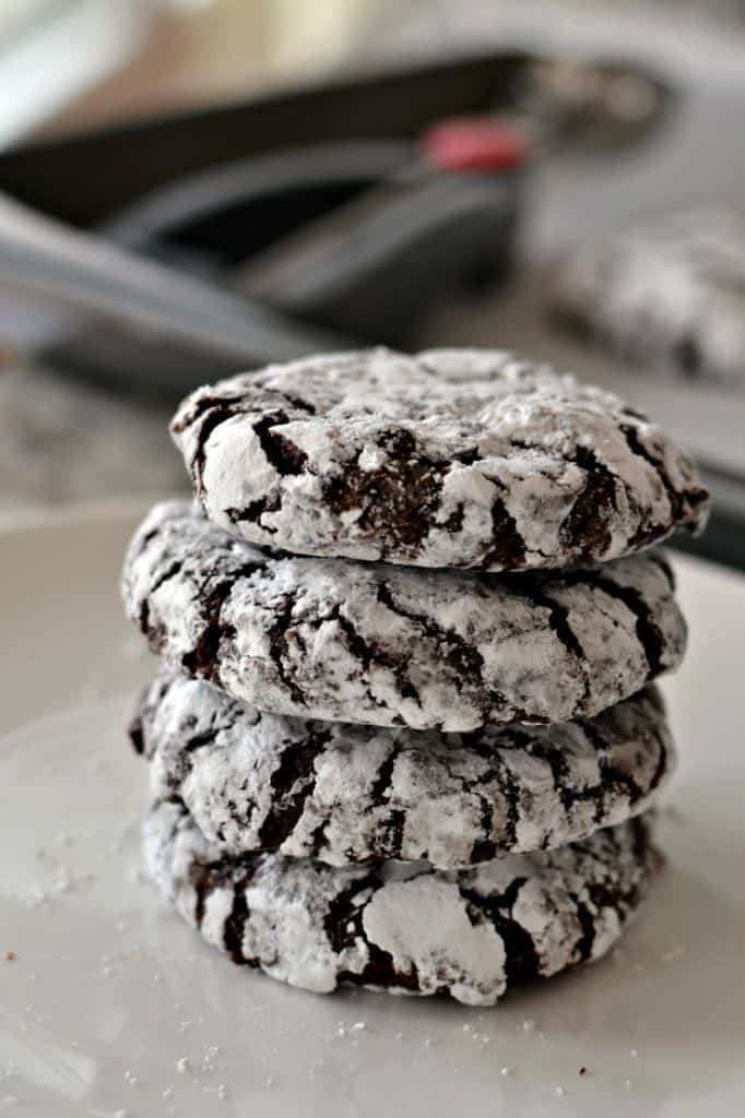 Easy Chocolate Crinkle Cookies Recipe