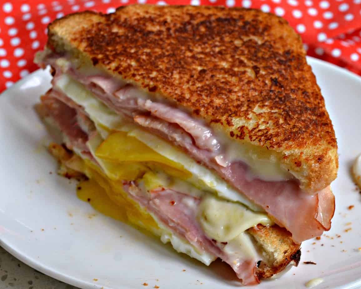 https://www.smalltownwoman.com/wp-content/uploads/2019/02/Egg-Sandwich-DSC_1026-Recipe-Card-1.jpg