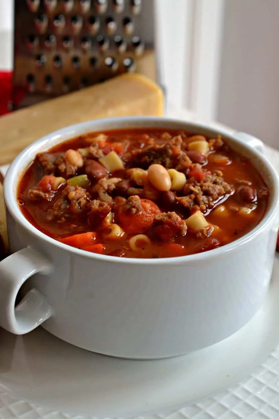 This Olive Garden copycat Pasta e Fagioli is bursting wholesome goodness from Italian sausage, beans, pasta, Italian herbs and spices.