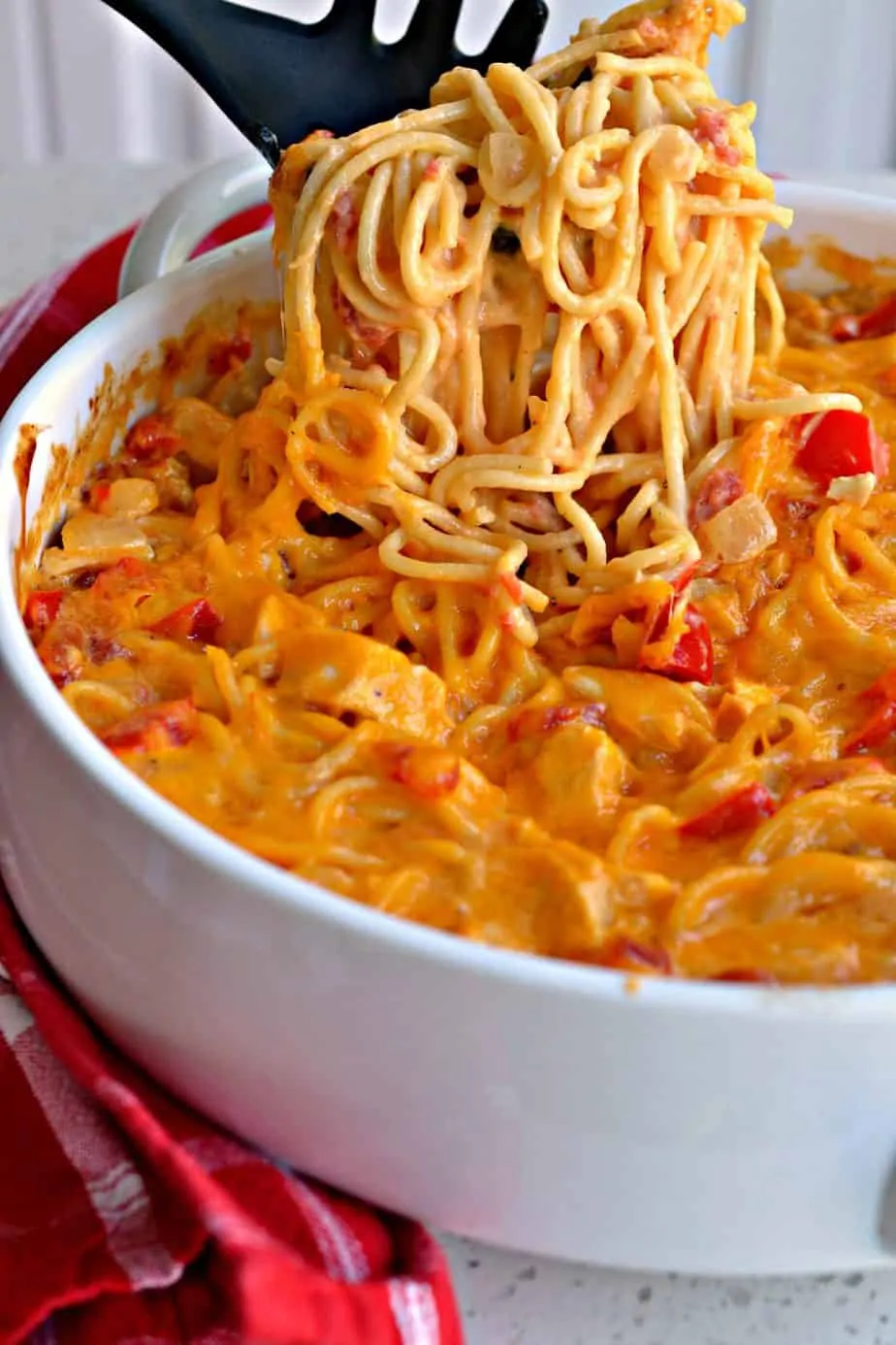 This Cheesy Chicken Spaghetti combines onions, bell peppers, chicken, tomatoes and green chilies in a creamy cheese sauce.