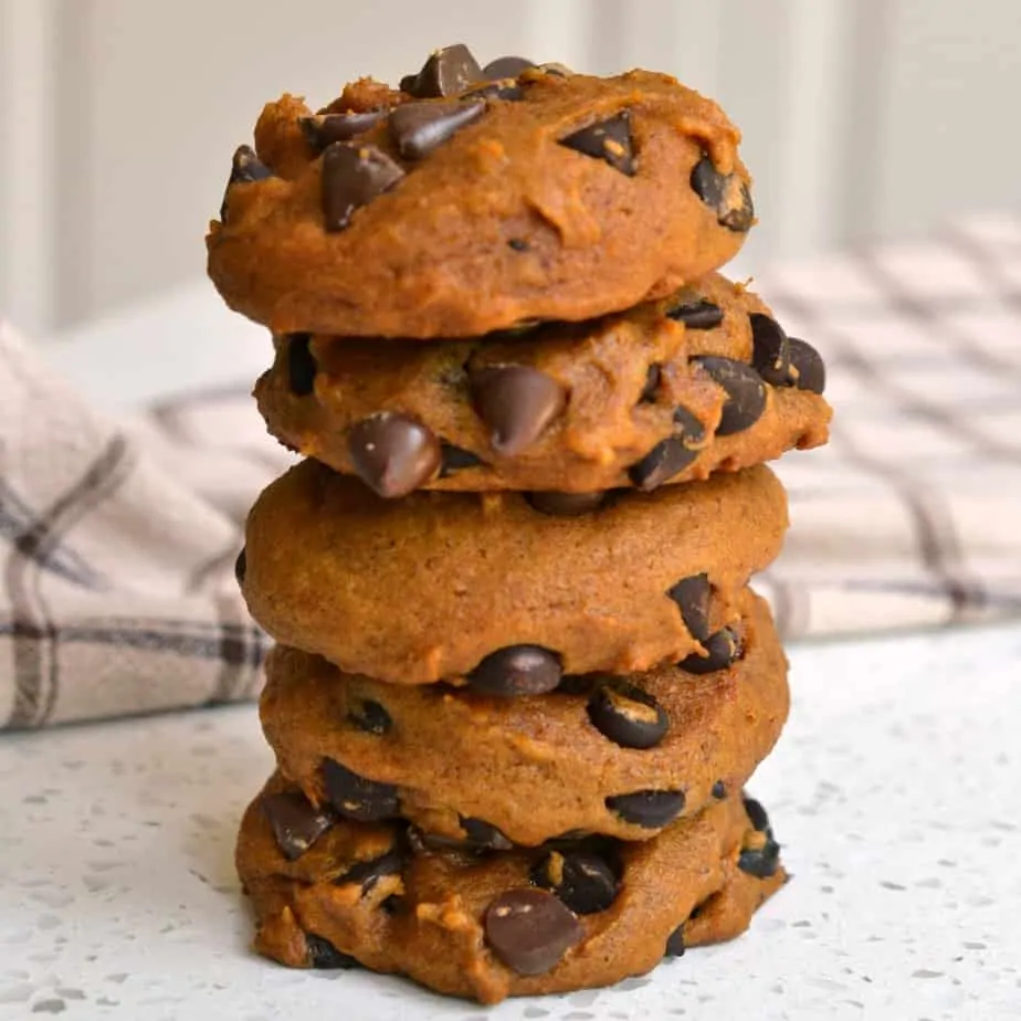The combination of pumpkin and chocolate in these Pumpkin Chocolate Chips Cookies is pure heaven.