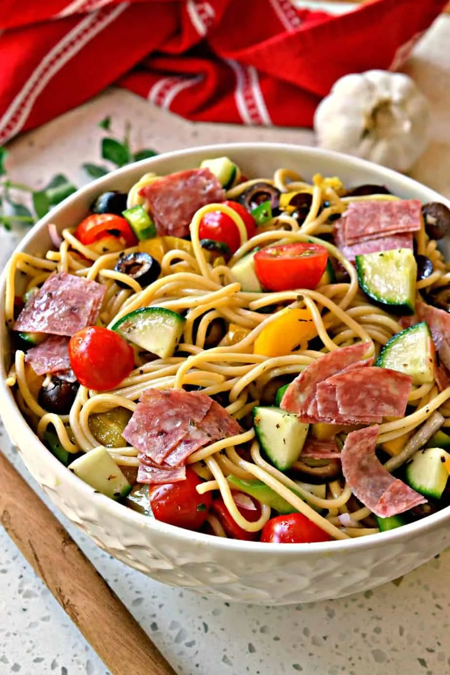 This Spaghetti Salad is prefect for  potlucks, family reunions, pool parties and neighborhood shindigs.