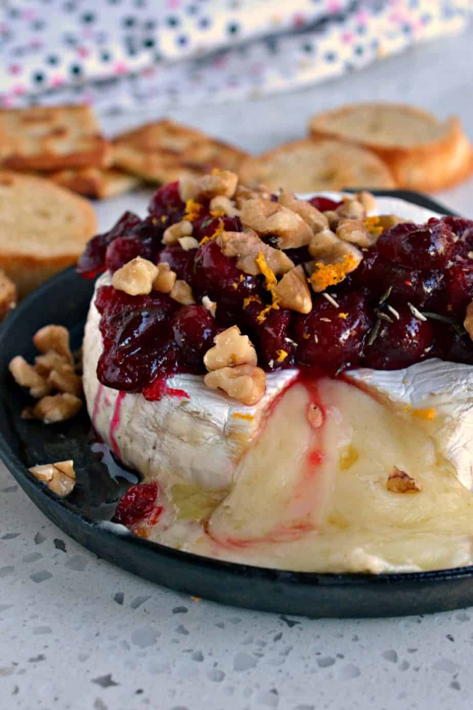 Easy Baked Brie | Small Town Woman