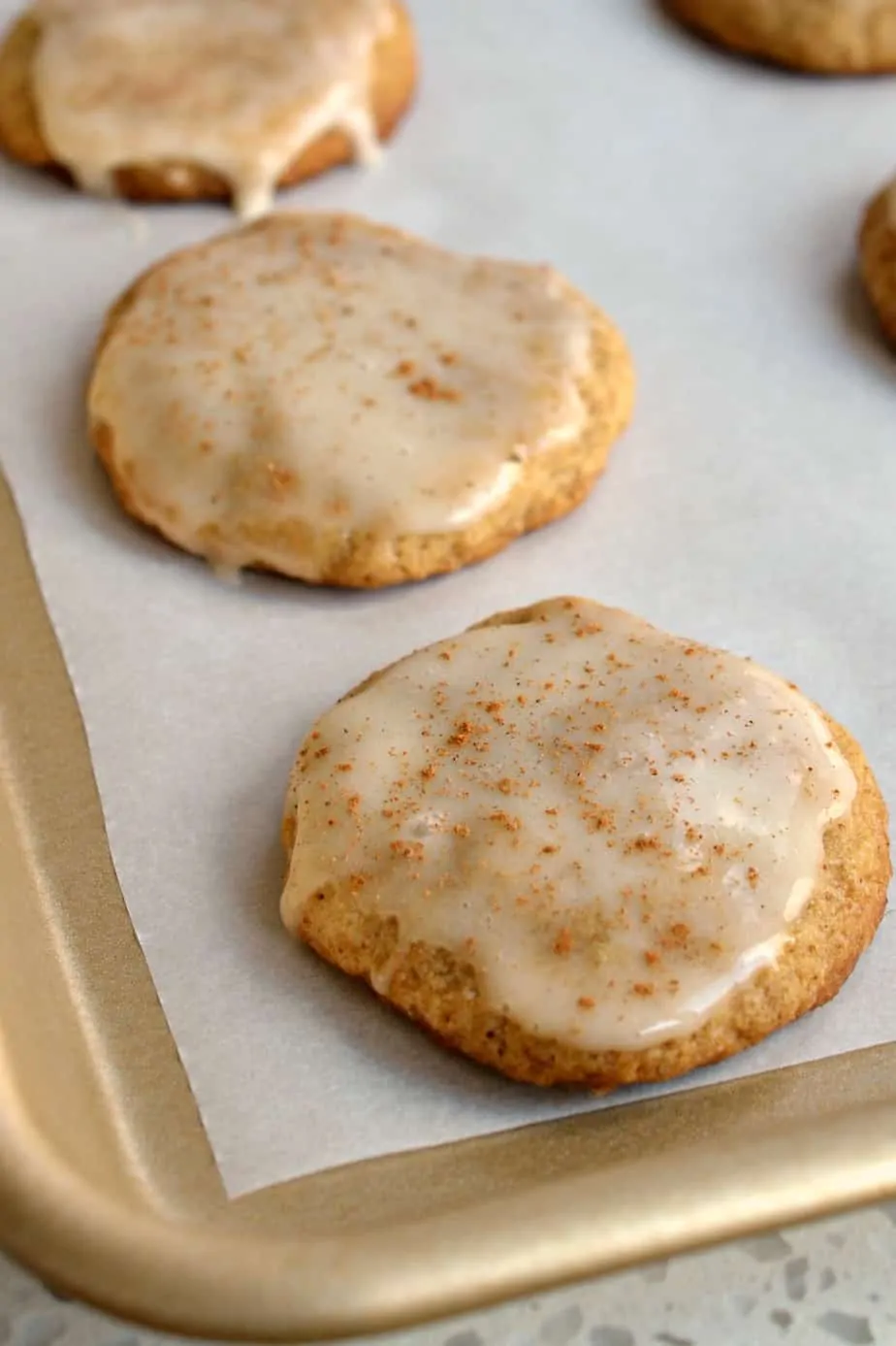 You are going to love these easy Eggnog Cookies with the creamy flavors of eggnog, nutmeg, cinnamon and cloves.