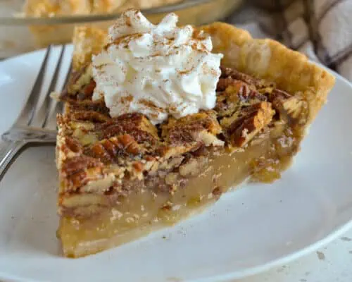 Easy Southern Pecan Pie | Small Town Woman