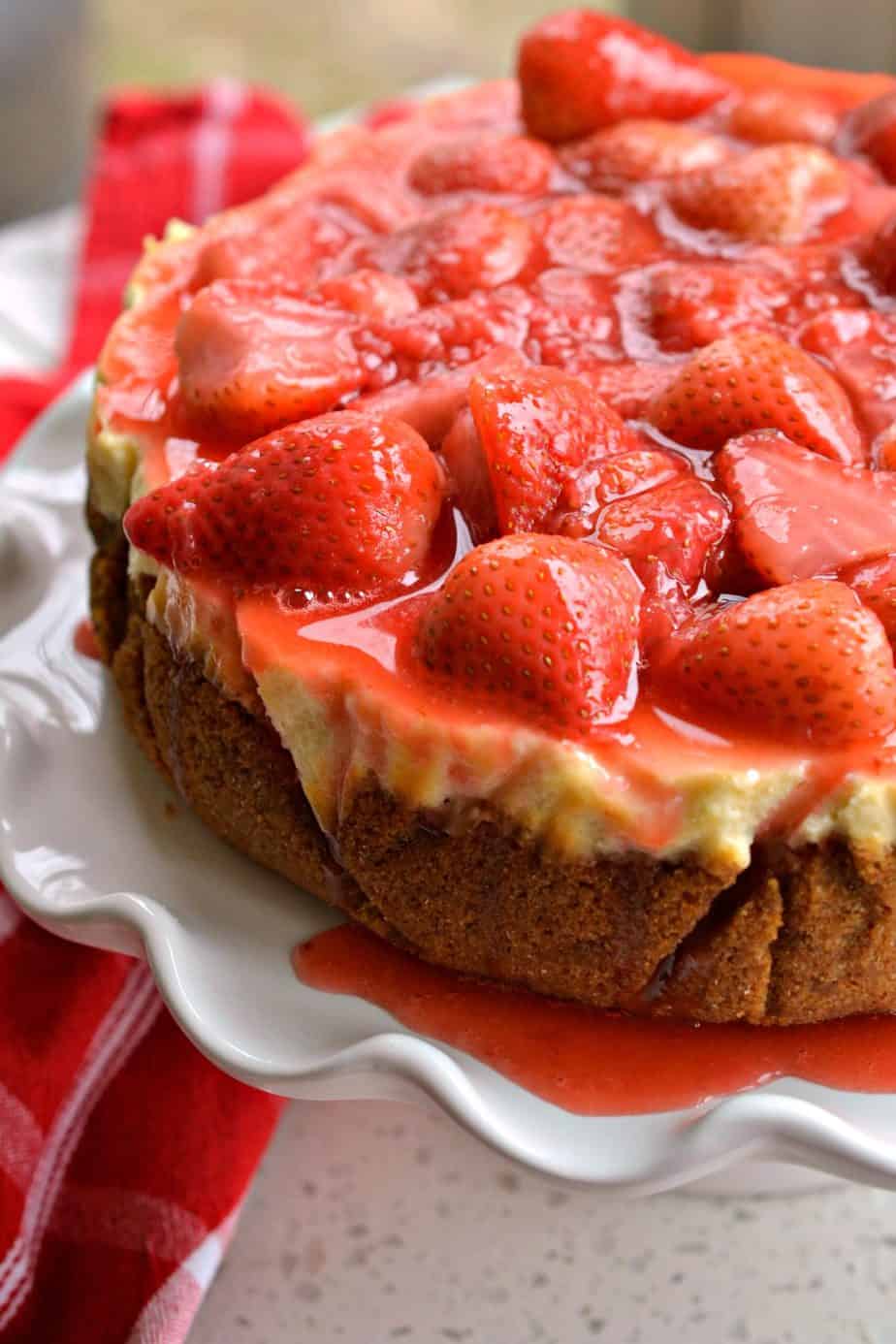 With a few simple tips you too can make an impressive Strawberry Cheesecake. 