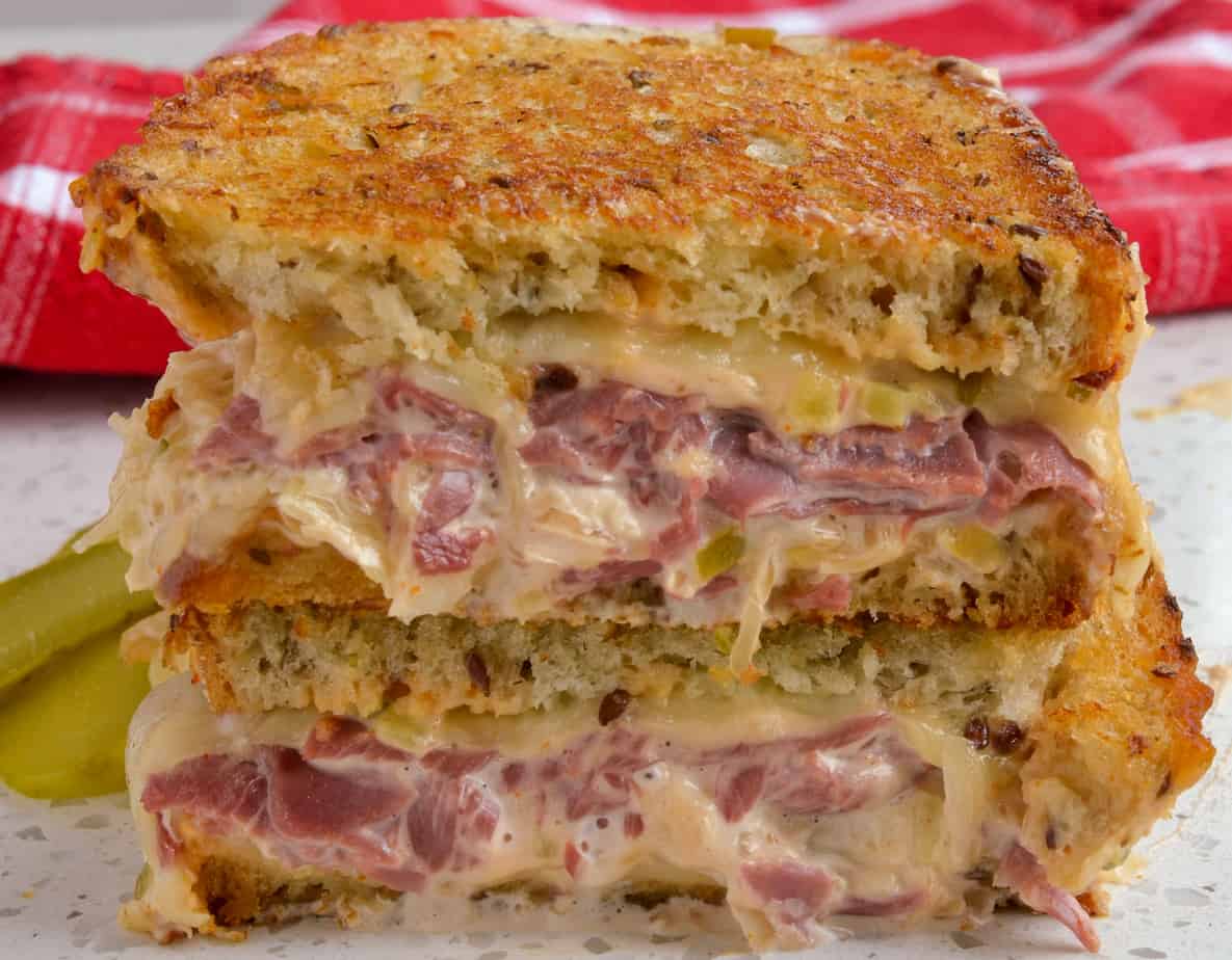 Corned Beef Sandwich With Russian Sauce (Reuben Sandwich Recipe)