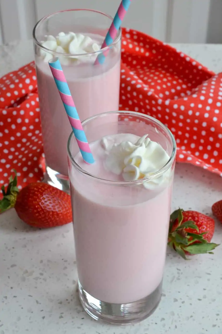 Creamy cows milk combined with sweet strawberry syrup.