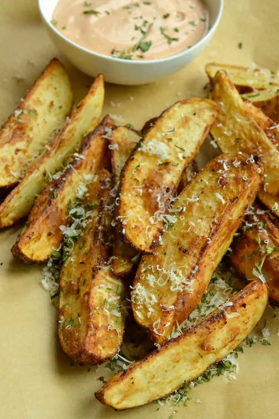 Crispy potato wedges with a spicy mayonnaise based sauce