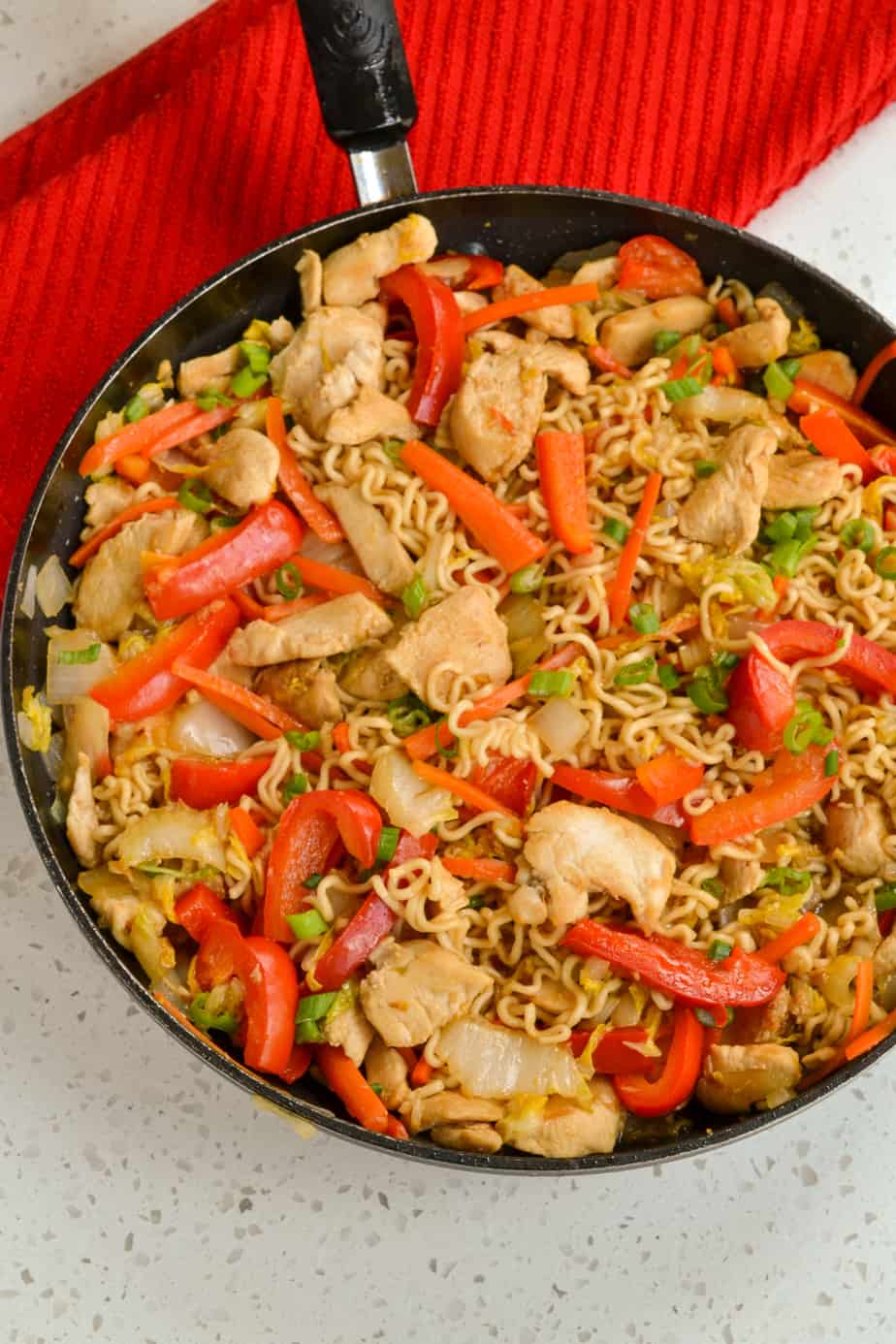 A skillet full of chicken yakisoba. 