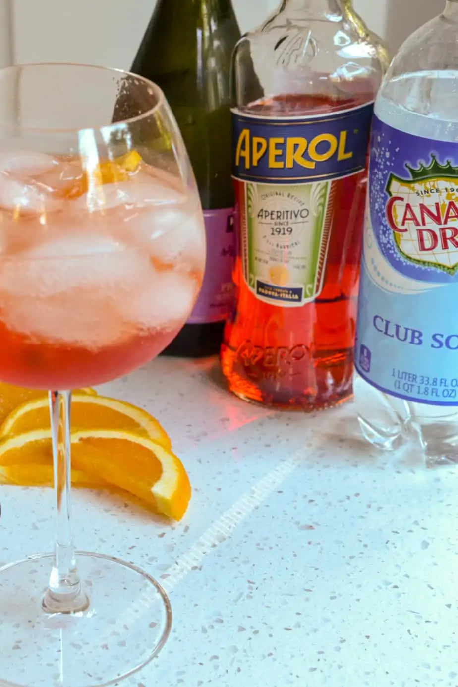 The ingredients for Aperol spritz are prosecco, Aperol, and club soda. 