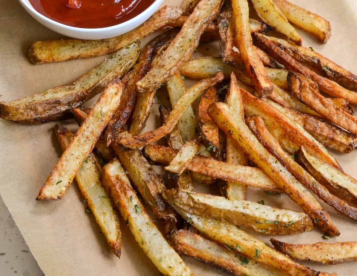 https://www.smalltownwoman.com/wp-content/uploads/2021/08/Air-Fryer-Fries-Recipe-Card-1.jpg