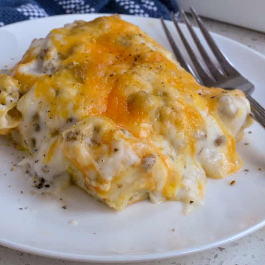 Biscuits And Gravy Casserole With Eggs And Sausage biscuits-and-gravy-casserole-with-eggs-and-sausage