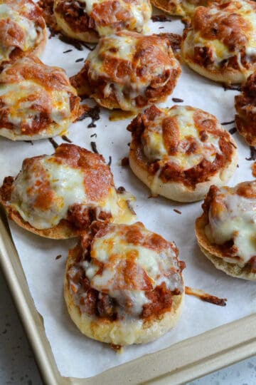Easy Pepperoni Pizza Burgers | Small Town Woman