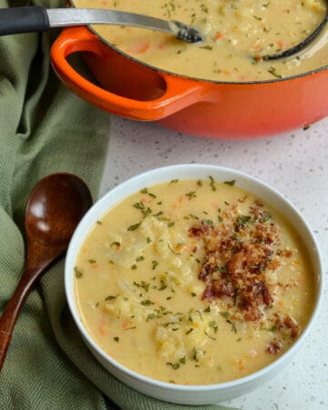 Cheesy Cauliflower Soup