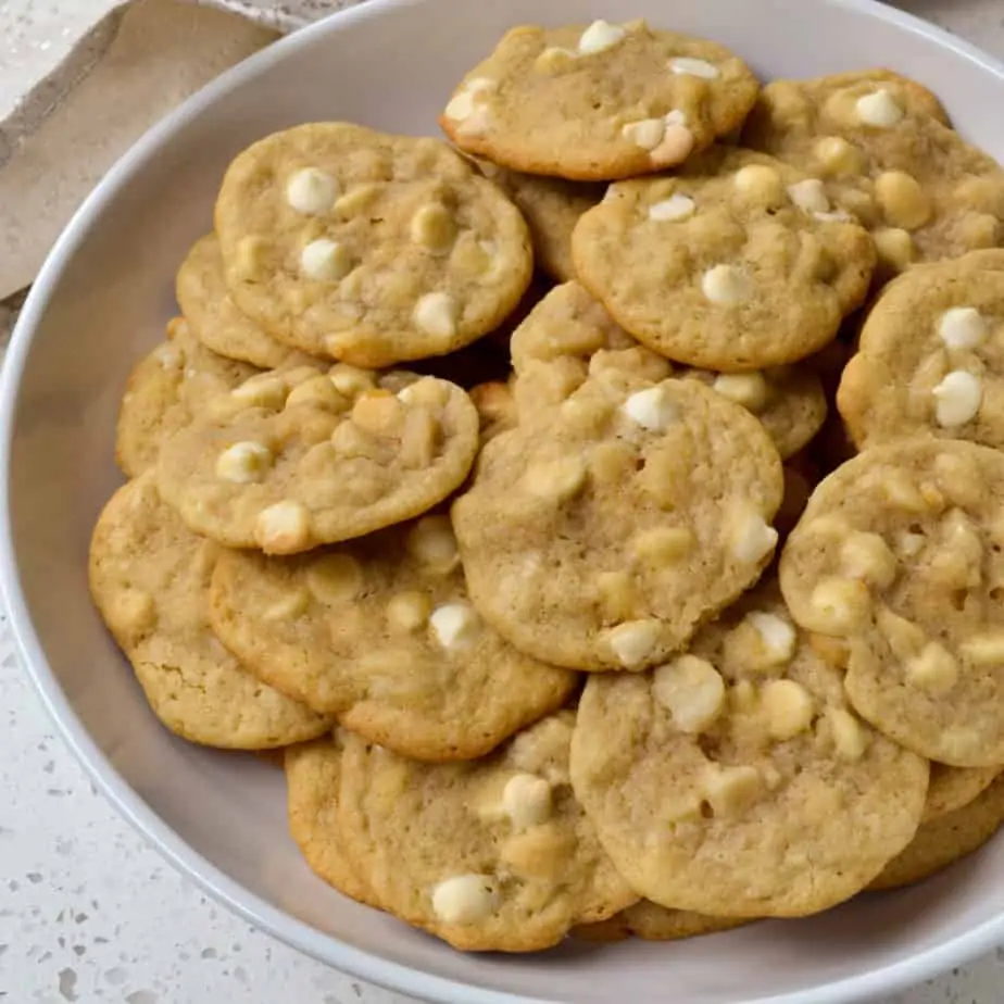 Macadamia Nut Cookies with White Chocolate