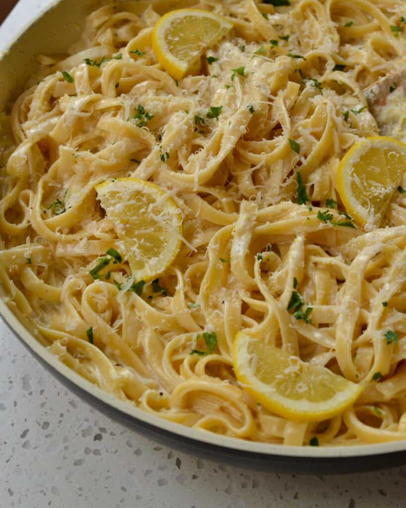 A skillet full of fresh creamy lemon pasta. 