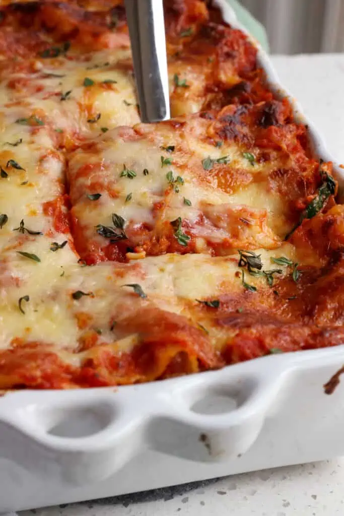 Wait 15-20 minutes before slicing the lasagna. 