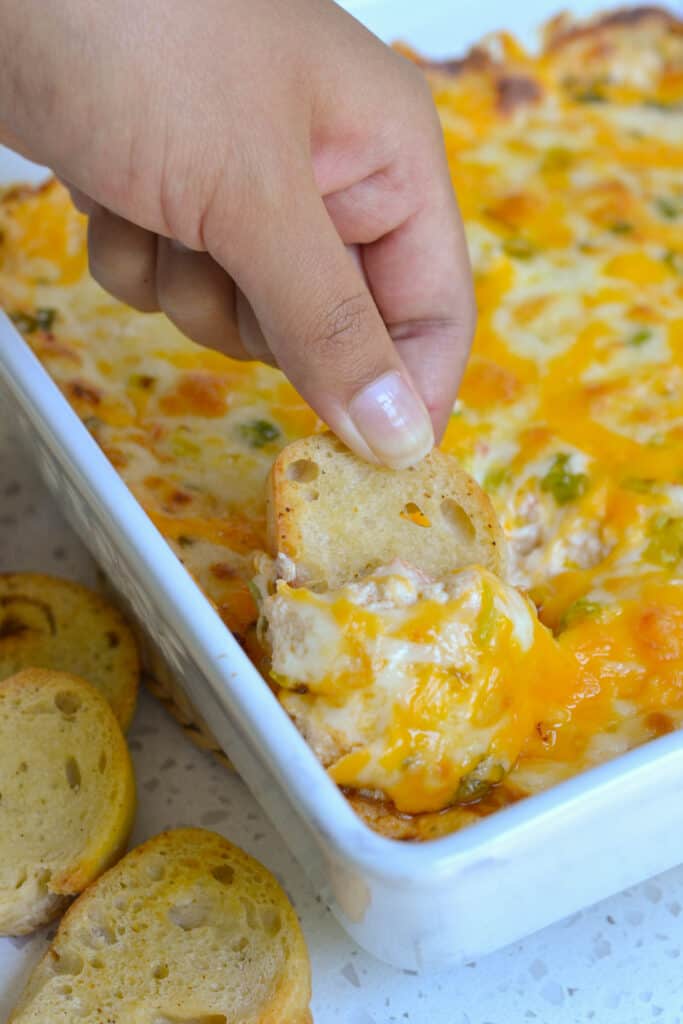 An easy to make hot crab dip filled with creamy cheese, cooked lump crab meat and a perfect blend of spices.