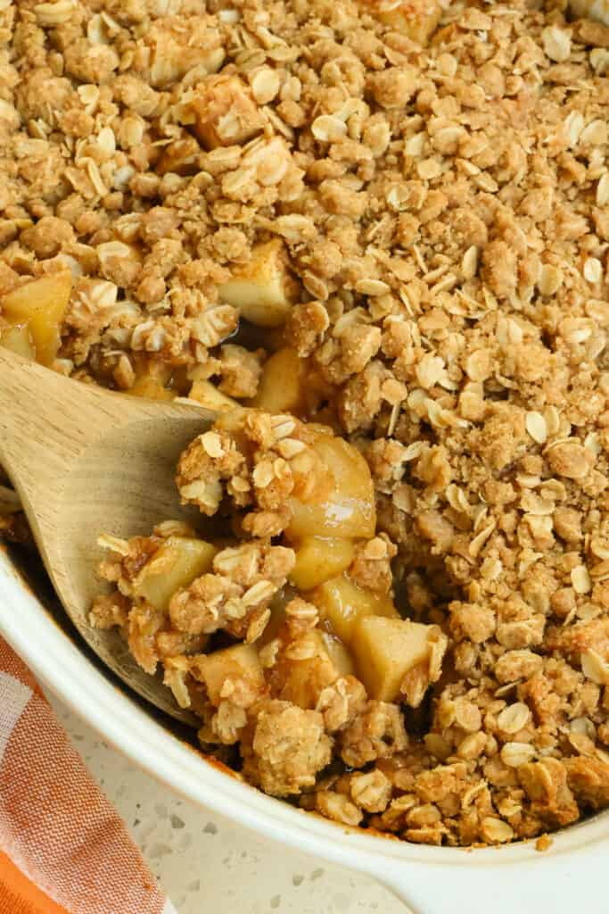 A deliciously easy Apple Crumble with chunks of tart apples combined with cinnamon and nutmeg and topped with a crisp brown sugar and cinnamon oat topping. 