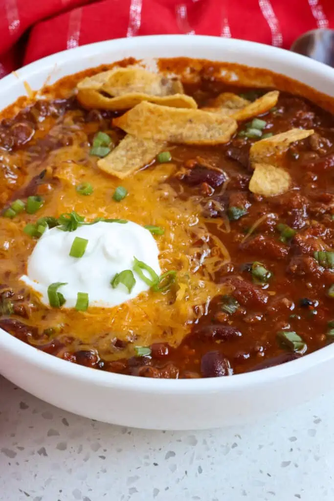 This quick and easy Instant Pot Chili combines crisp bacon, browned ground beef, onions, garlic, kidney beans, and a perfect blend of spices into one of the easiest mouthwatering chilis ever.