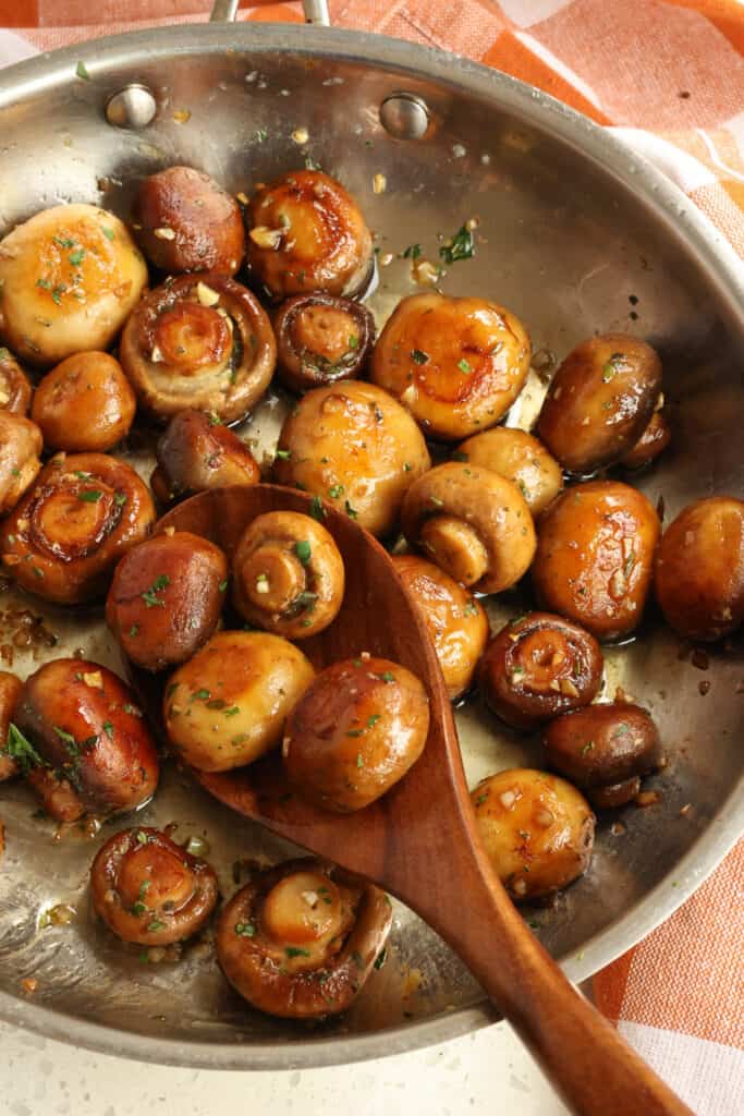 Both white button mushrooms and cremini mushrooms work with this recipe. 