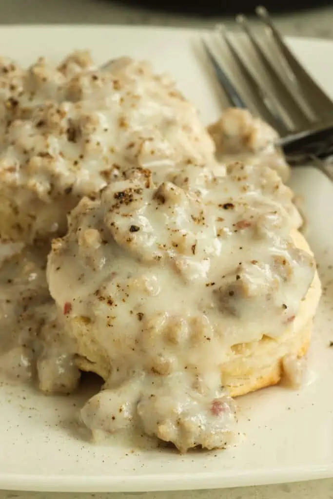With 7 simple ingredients, of which two are salt and pepper, and 15 minutes time, you can have the best sausage gravy for biscuits, fried potatoes, English muffins, grits, and hash browns. 