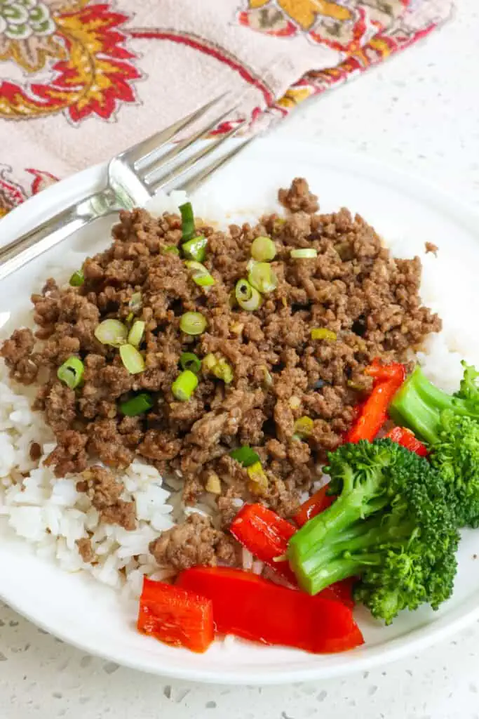 Easy Korean Beef combines ground beef with garlic and ginger in a slightly spicy sweet, and savory sauce, all topped with thin slices of green onion and toasted sesame seeds. 