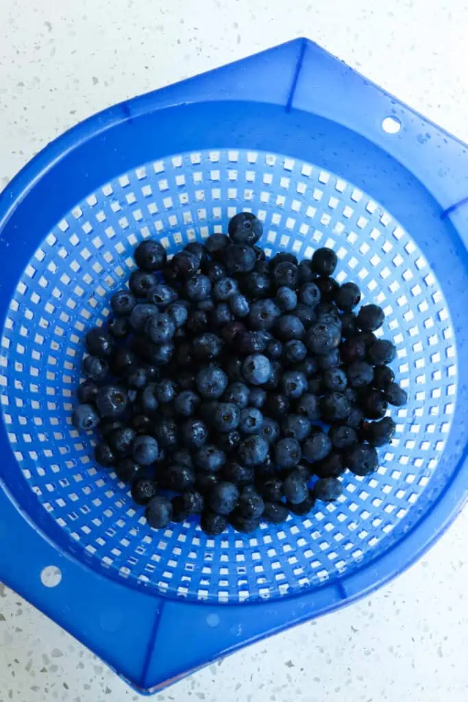 You can use fresh or frozen berries.