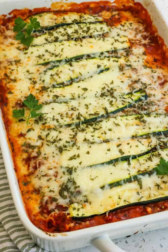 For those of you who love zucchini, this fresh low-carbohydrate Lasagna Zucchini is an absolute must-try.  