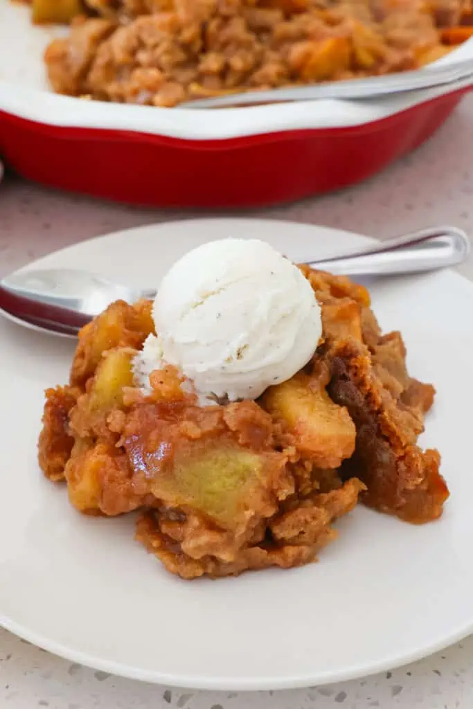 Unlike the apple crisp, an Apple Brown Betty does not have any oats in the topping.  So for all of you who don't like oats, this is your recipe. 