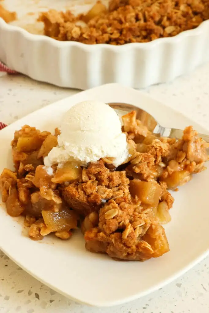 Easy Apple Crisp Recipe - Small Town Woman