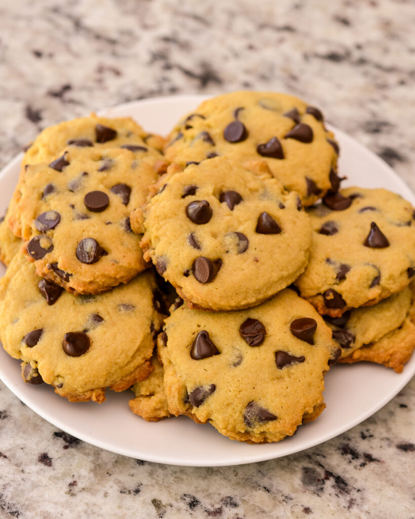 Chocolate Chip Pudding Cookies Chocolate Chip Pudding Cookies on a white plate.