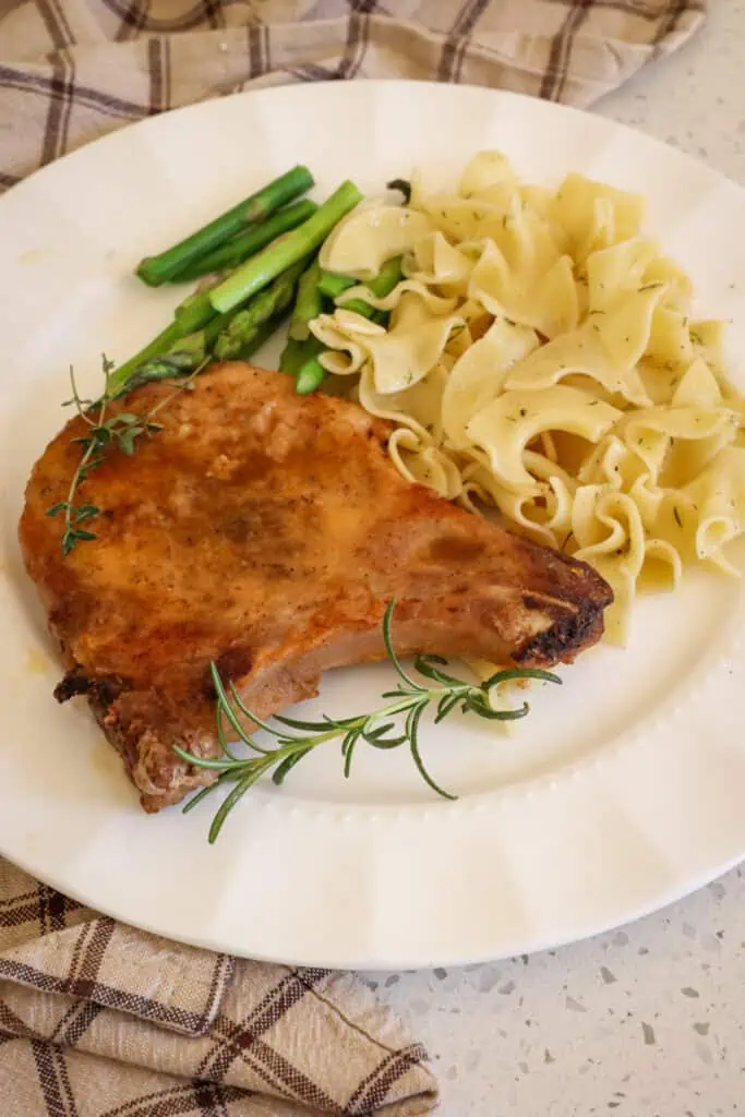 Quick and easy Pan Fried Pork Chops seasoned with garlic powder, onion powder, smoked paprika and a little cayenne pepper, all drizzled with tangy and sweet pan juices. Serve over mashed potatoes, white rice, or buttered egg noodles with chopped fresh dill. 