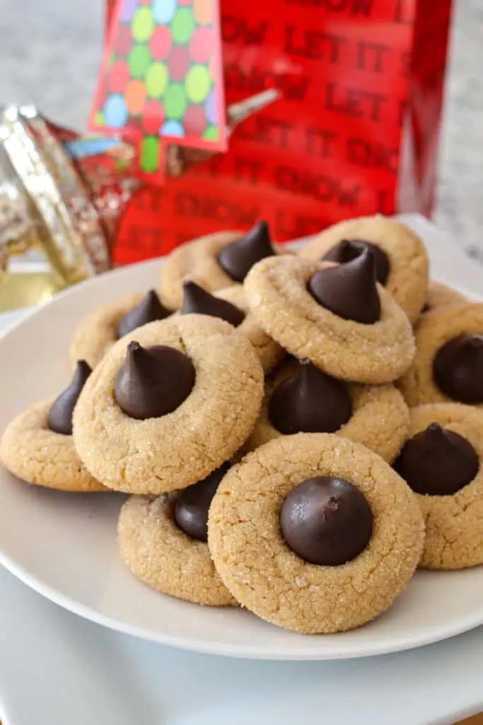 These easy and quick-to-make Hershey kiss cookies are a Christmas classic. They are delectable peanut butter cookies topped with a chocolate kiss. They are one of our favorite Christmas cookies and are always a lovely addition to our Christmas holiday trays. 