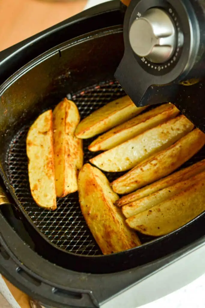 How to air fry potato wedges